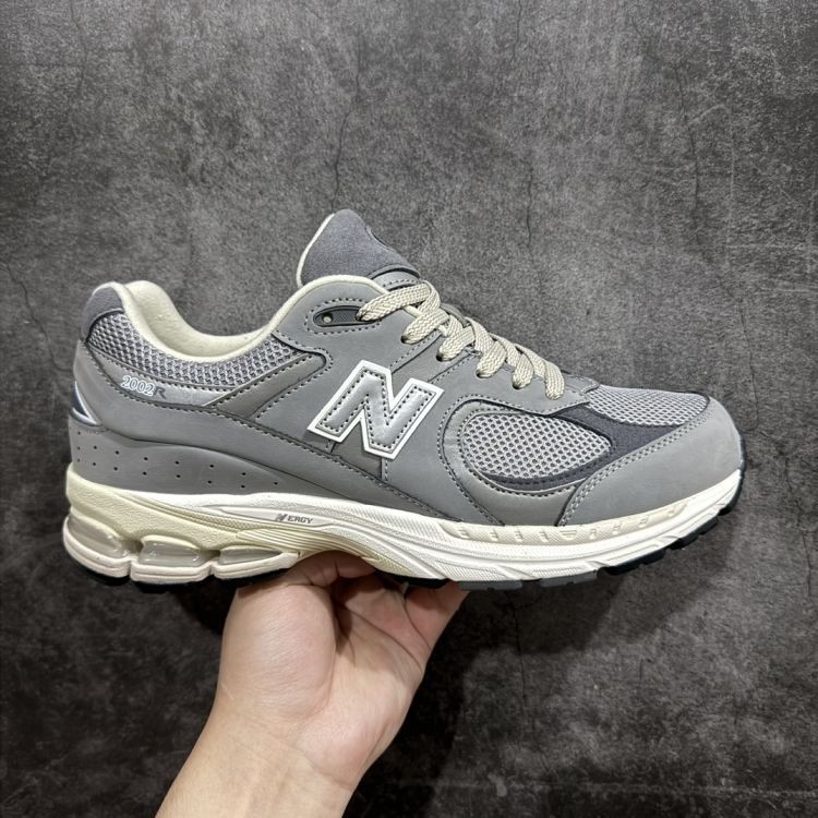 New Balance 2002R 灰色