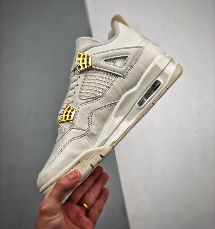 Air Jordan 4 "Metallic Gold" 白色